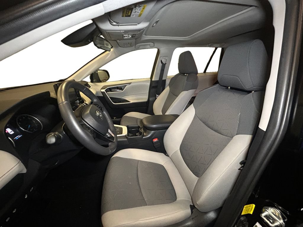 Used 2021 Toyota RAV4 XLE w/ Convenience Package AWD/4WD image 9