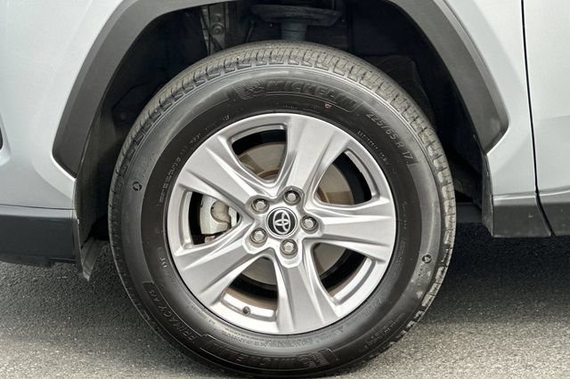 Certified 2025 Toyota RAV4 XLE FWD image 31
