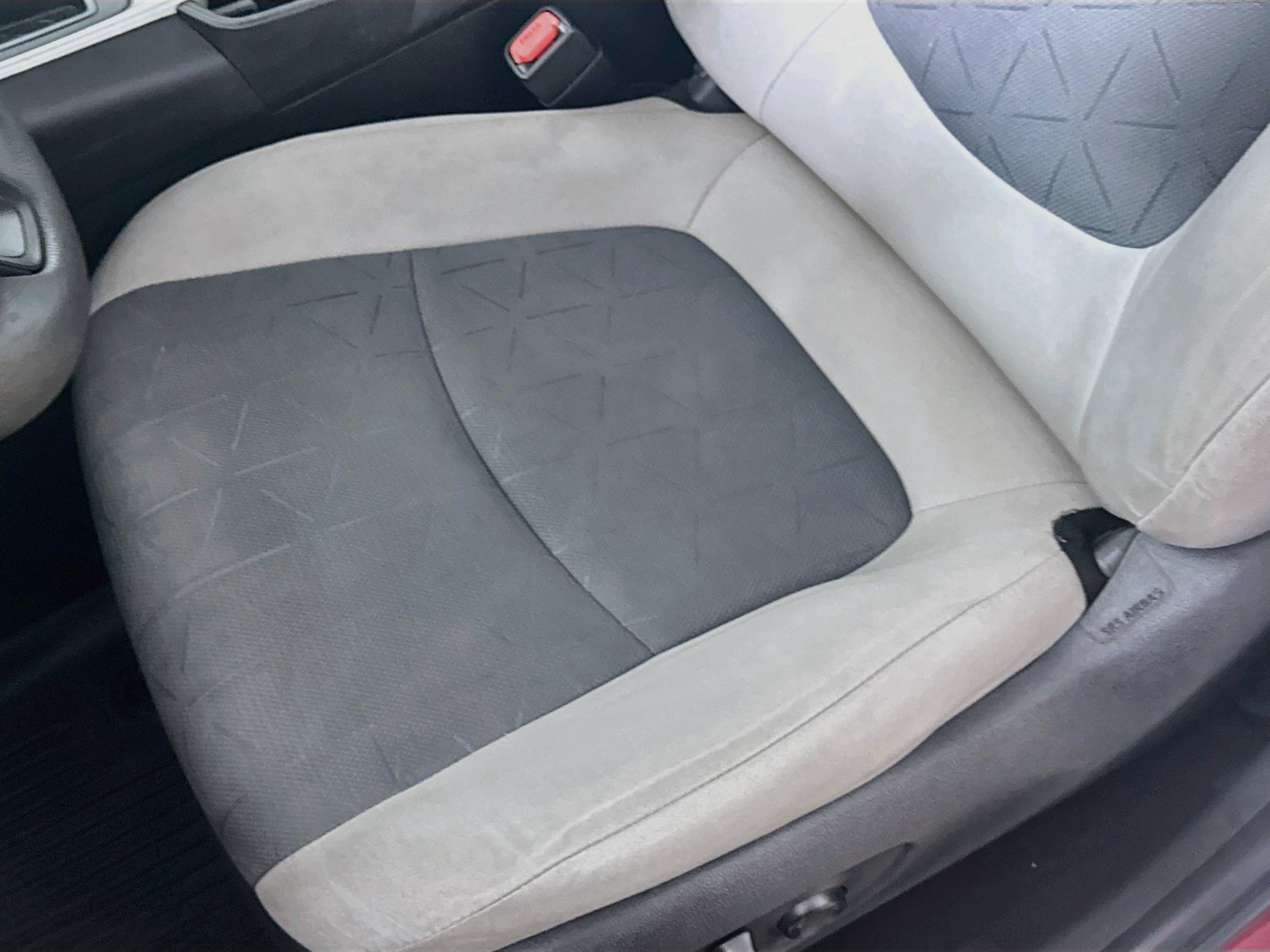 Used 2022 Toyota RAV4 XLE FWD image 17