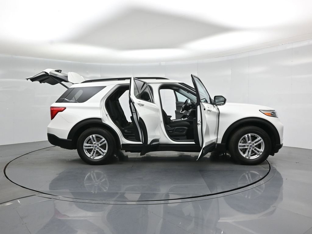 Certified 2023 Ford Explorer XLT RWD image 4