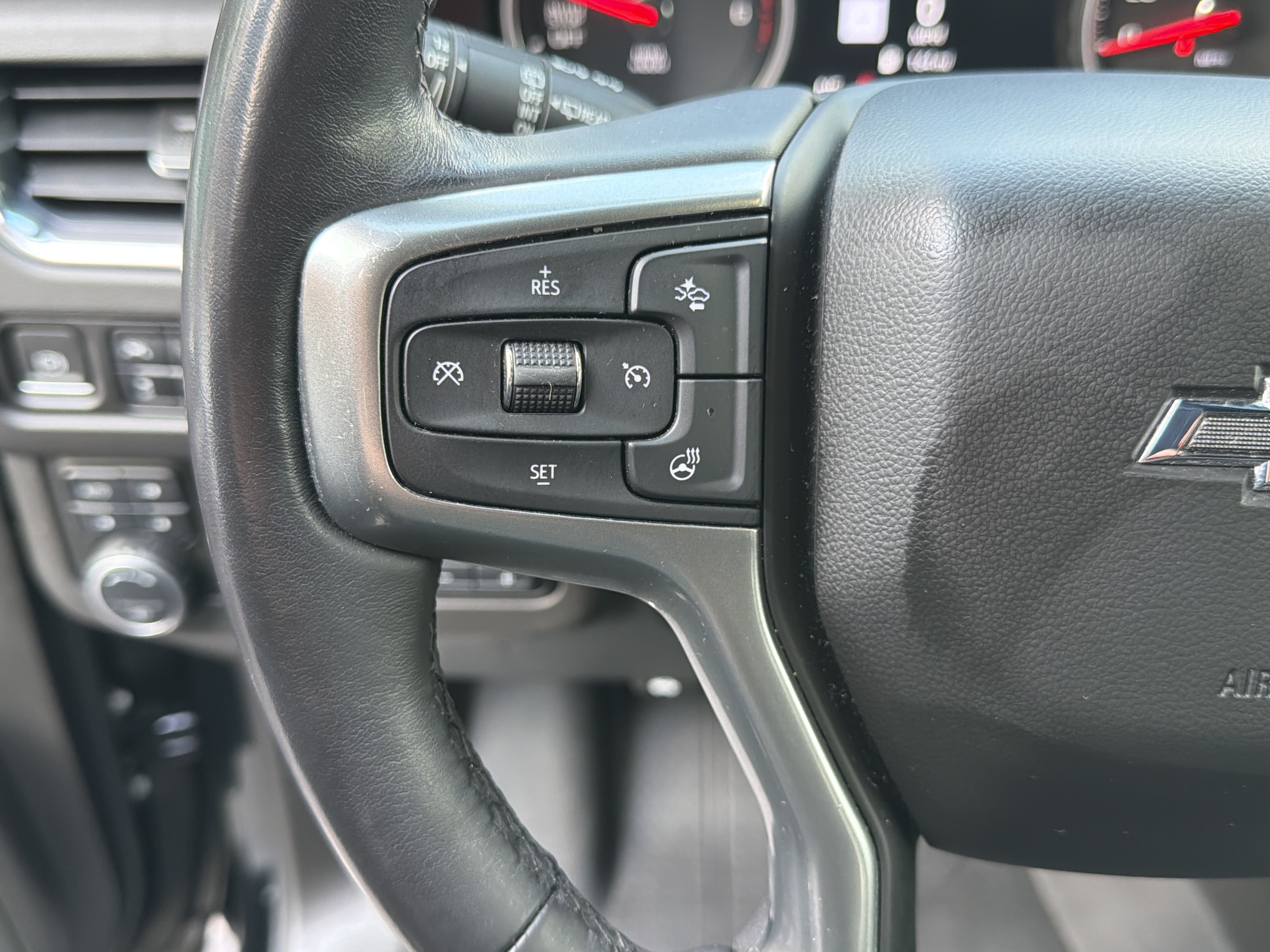 Used 2021 Chevrolet Tahoe Z71 w/ Z71 Off-Road Package AWD/4WD image 19