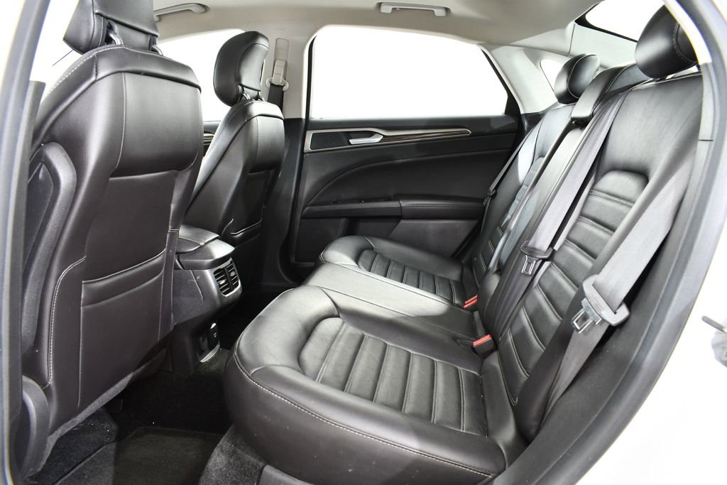 Used 2014 Ford Fusion SE w/ Equipment Group 202A FWD image 16