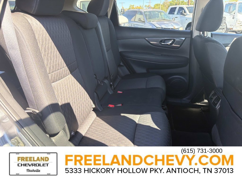 Used 2017 Nissan Rogue SV FWD image 21