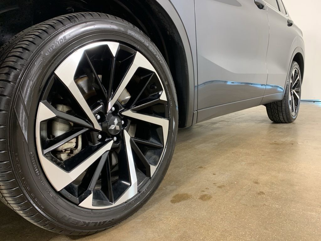 Used 2024 Mitsubishi Outlander SE image 2