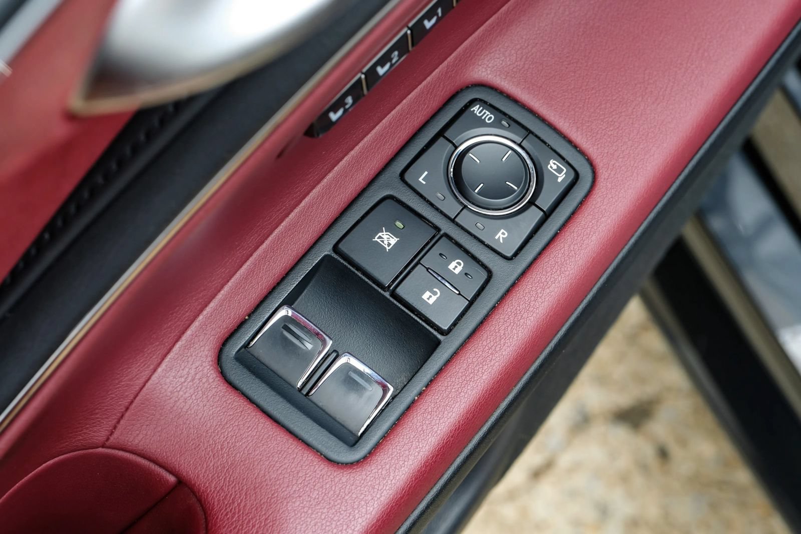 Used 2018 Lexus LC 500 Coupe w/ Sport Package RWD image 32
