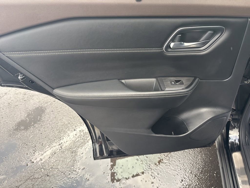 Used 2022 Nissan Rogue Platinum w/ Head-Up Display Package image 30