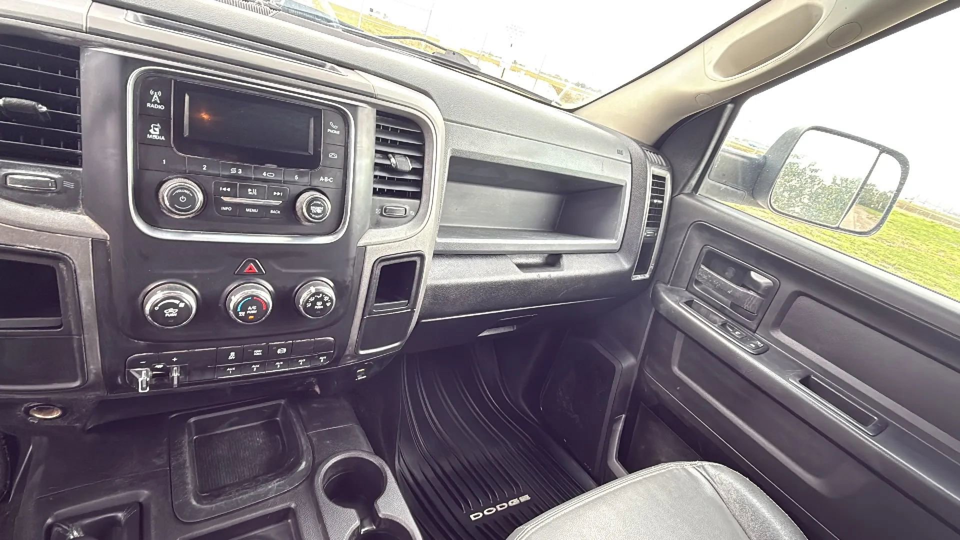 Used 2018 RAM 4500 Tradesman w/ Chrome Appearance Group image 12