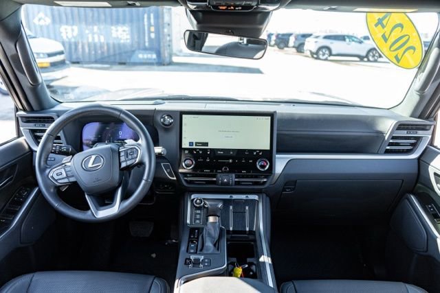 Used 2024 Lexus GX 550 AWD/4WD image 16