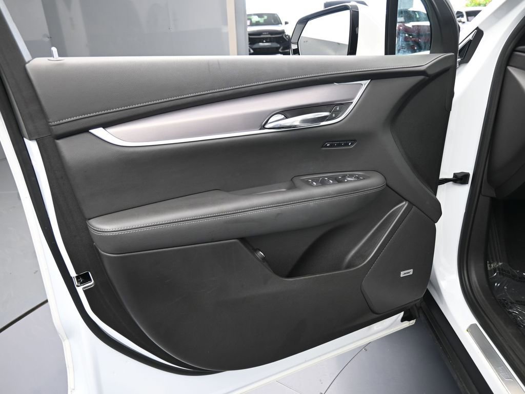 Used 2024 Cadillac XT6 Luxury image 16