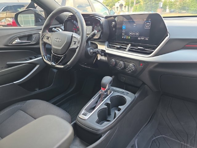 Used 2026 Chevrolet Trax RS w/ Sunroof Package FWD image 15