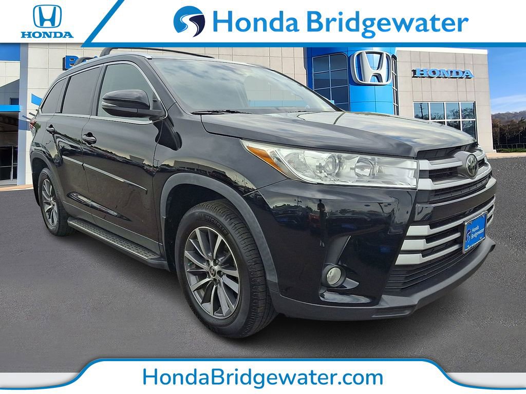 Used 2019 Toyota Highlander XLE AWD/4WD image 1