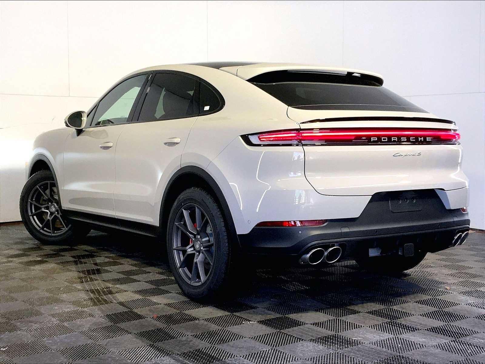New 2026 Porsche Cayenne S image 3