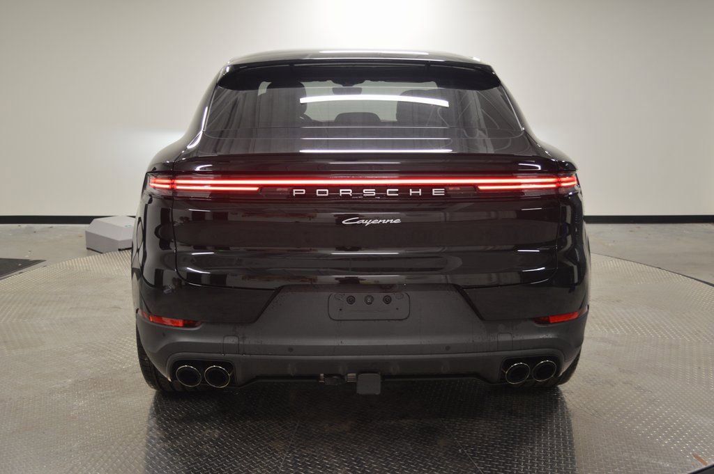 Certified 2025 Porsche Cayenne Coupe image 4