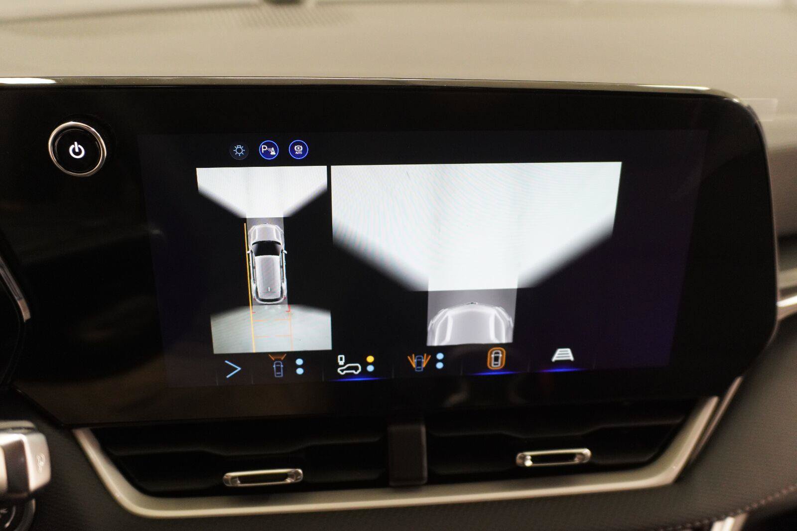 New 2027 Chevrolet Equinox LT w/ Safety and Technology Package FWD image 18