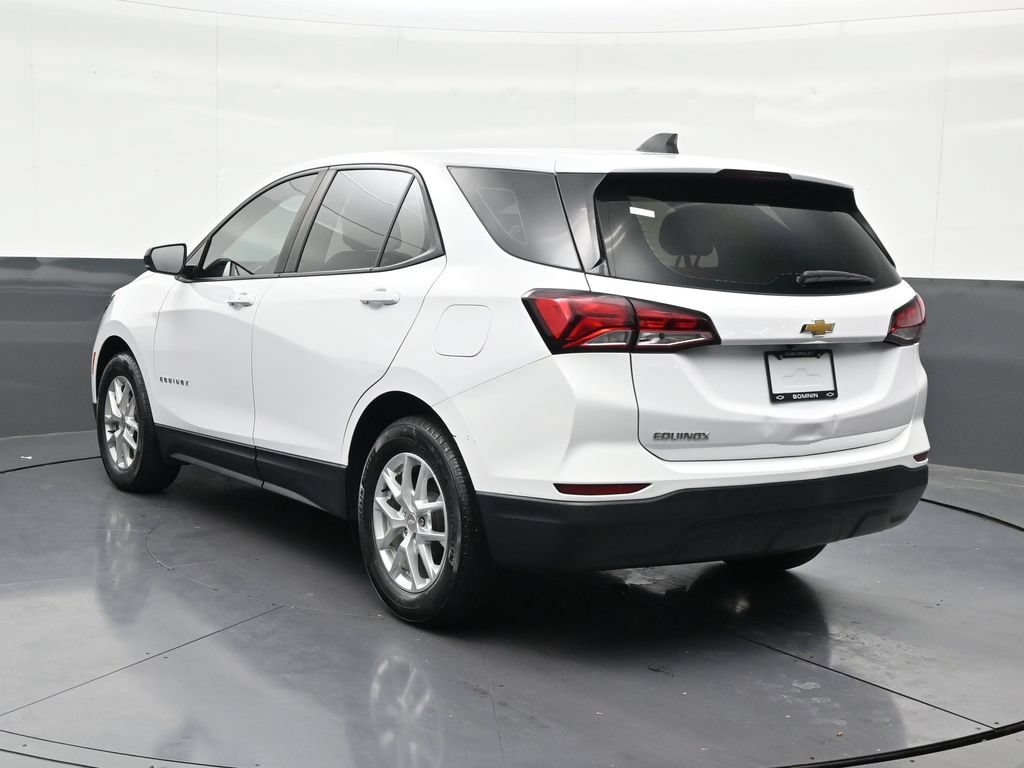 Used 2023 Chevrolet Equinox LS FWD image 3