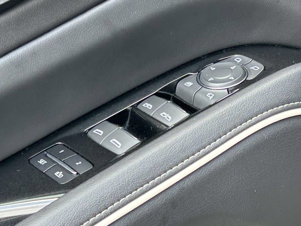 Used 2023 Cadillac Escalade ESV Sport w/ LPO, ONYX Package AWD/4WD image 17