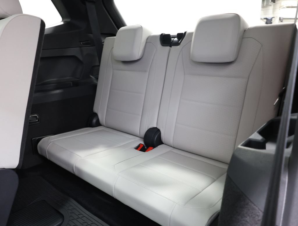 Used 2021 Volkswagen Tiguan SE R-Line FWD image 27