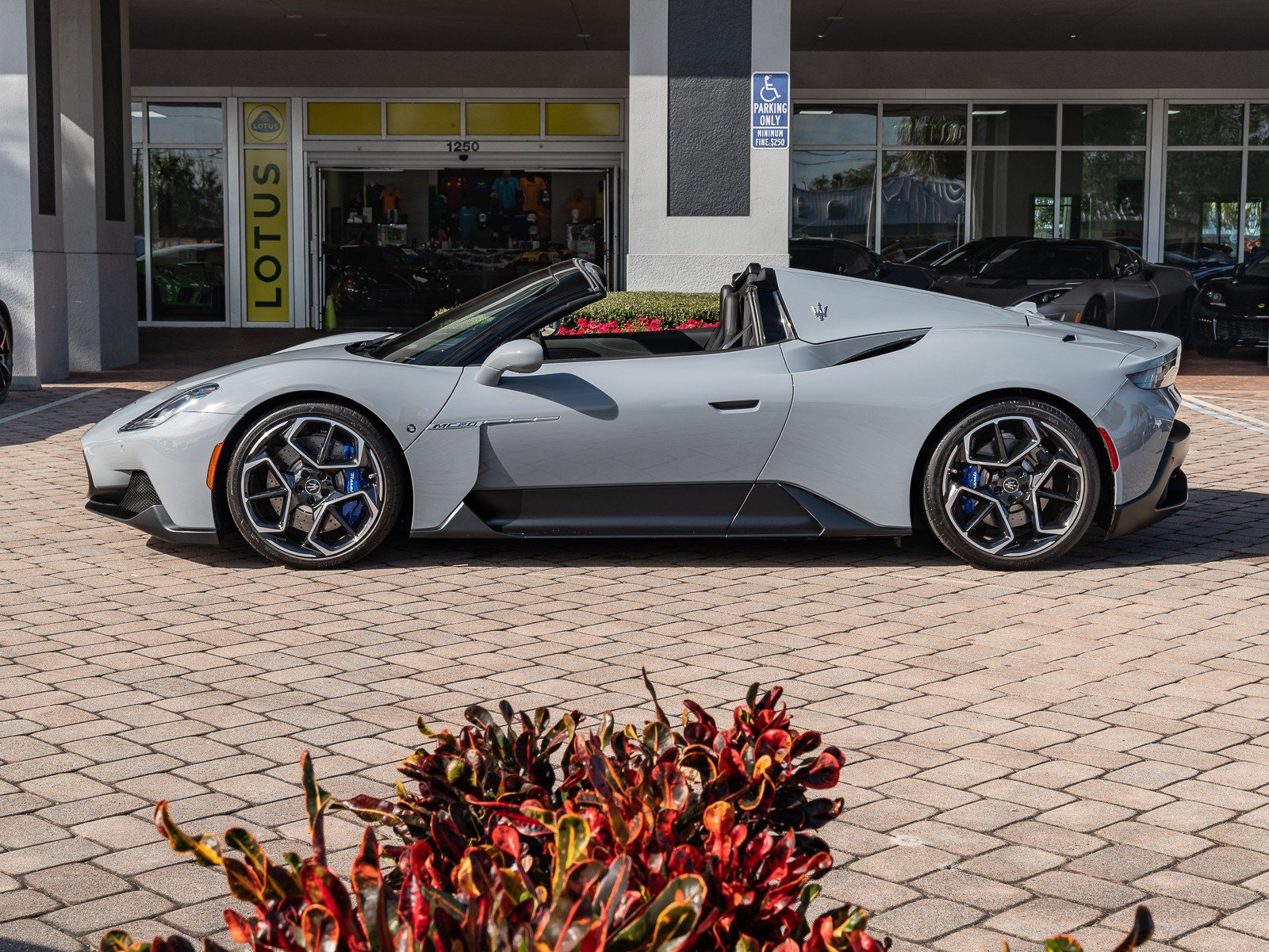 Used 2023 Maserati MC20 Spyder image 7