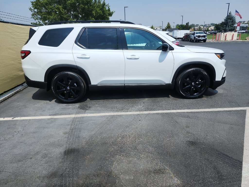 Used 2025 Honda Pilot Black Edition image 3