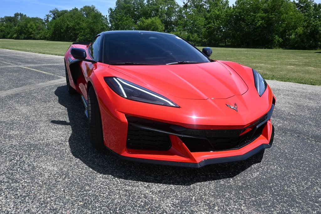 Used 2026 Chevrolet Corvette Z06 w/ Stealth Interior Trim Package RWD image 2