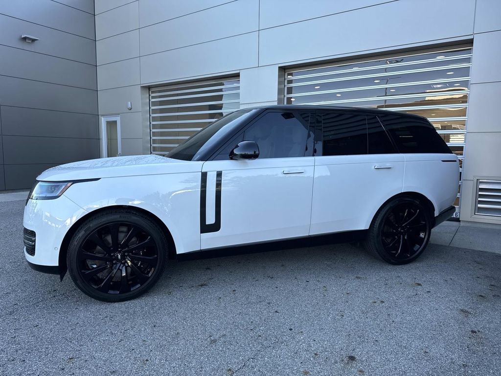 Certified 2025 Land Rover Range Rover SE AWD/4WD image 3