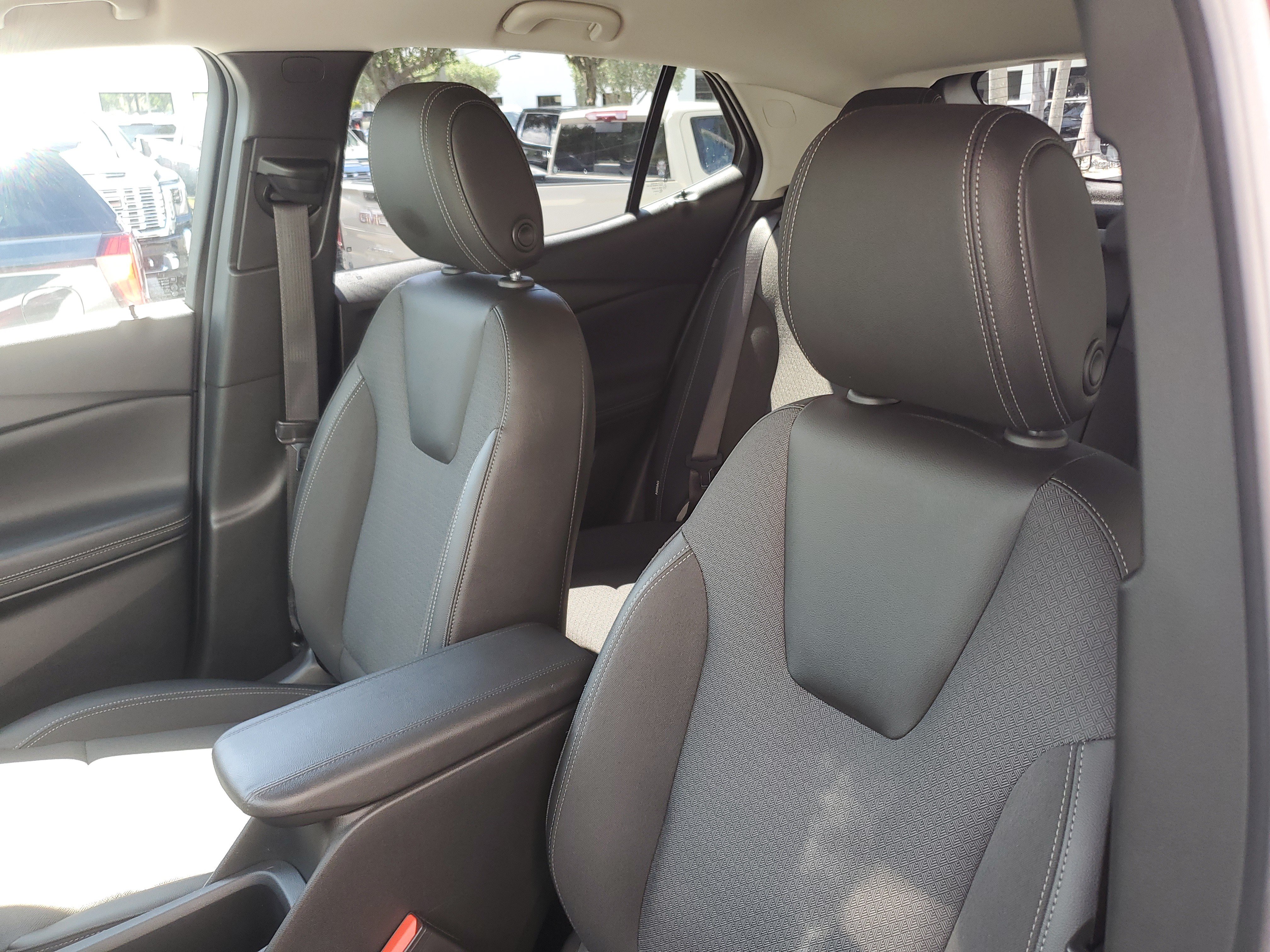 Used 2023 Buick Encore GX Select w/ Safety Package II FWD image 17