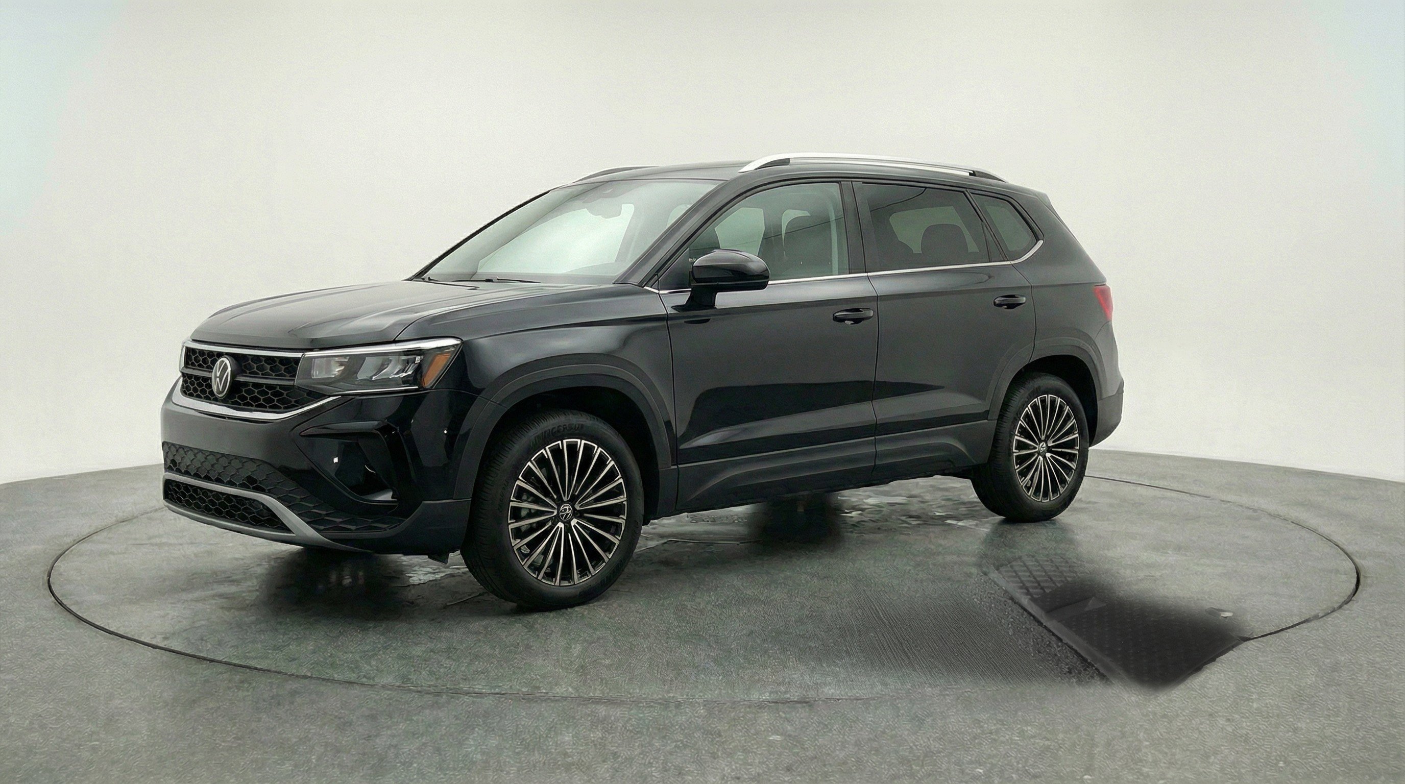 Used 2025 Volkswagen Taos SE FWD image 3