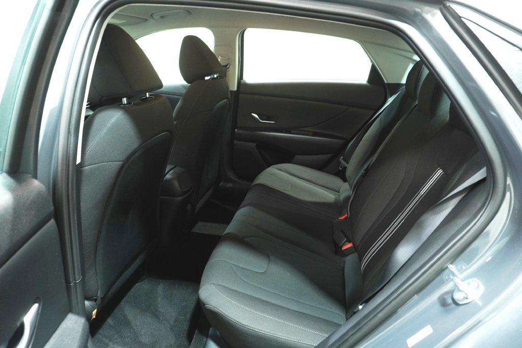 Certified 2023 Hyundai Elantra SEL w/ Preferred Accessory Package FWD image 13