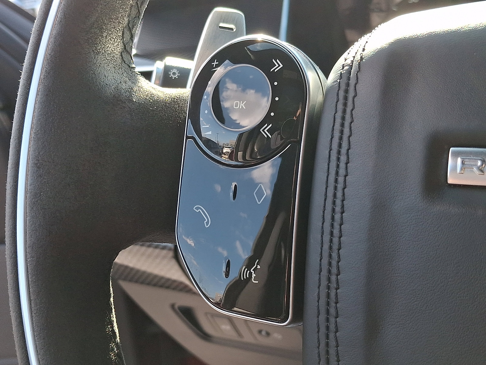 Used 2022 Land Rover Range Rover Sport HST image 22