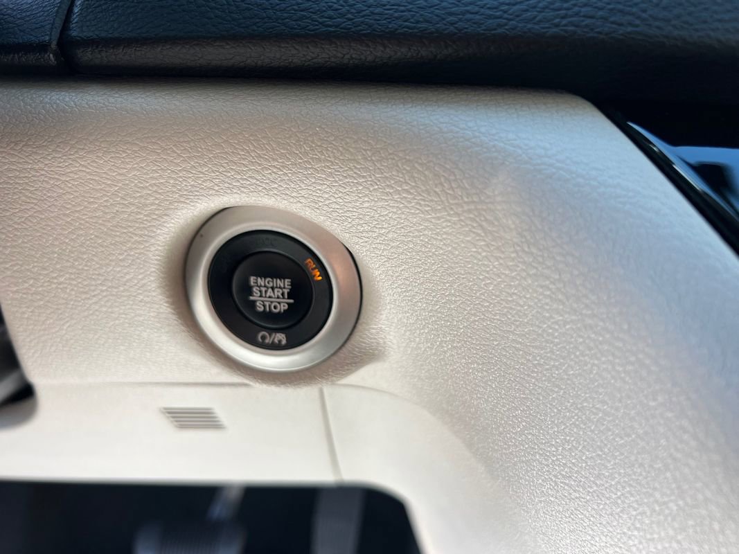 Used 2022 Chrysler Voyager LX image 25