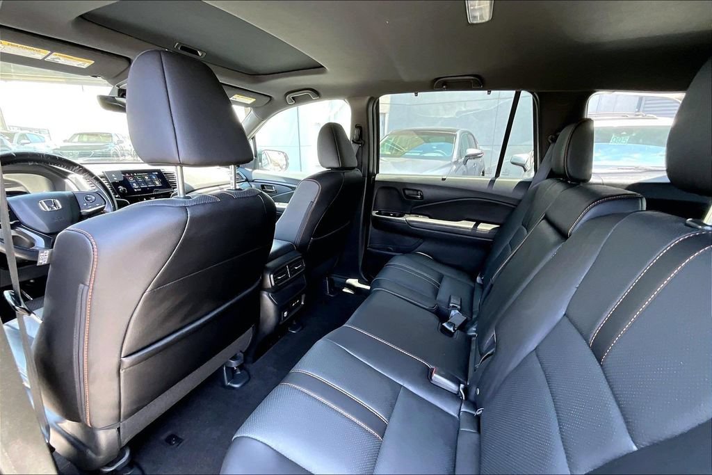 Used 2025 Honda Passport TrailSport image 16