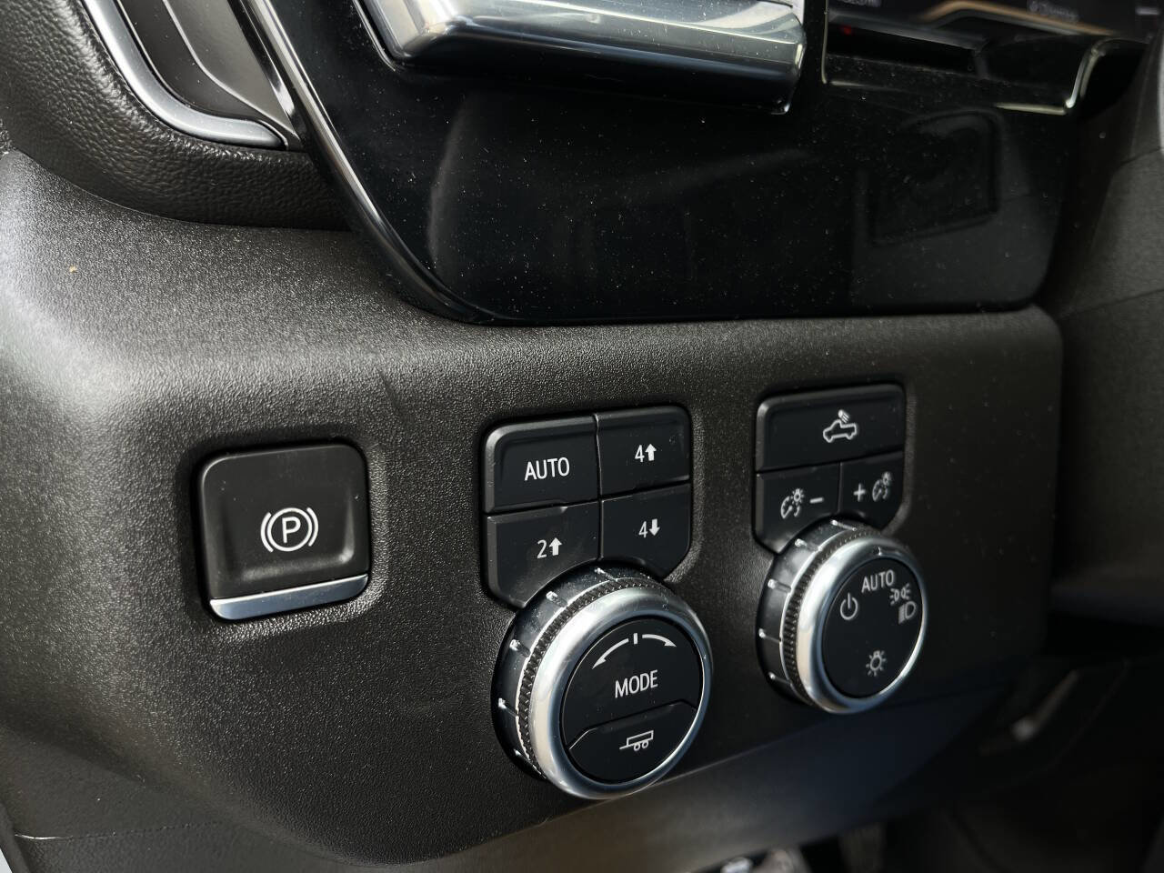 Used 2024 GMC Sierra 1500 SLE w/ Preferred Package AWD/4WD image 17