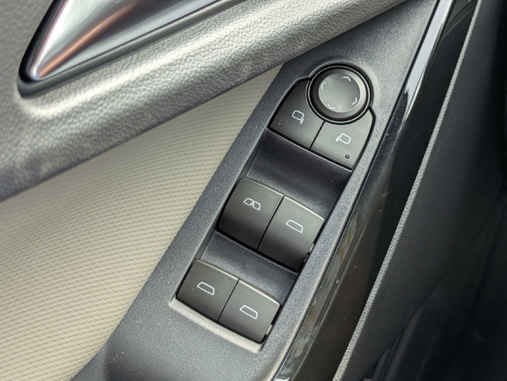 New 2026 Chevrolet Equinox LT w/ Convenience Package II FWD image 25