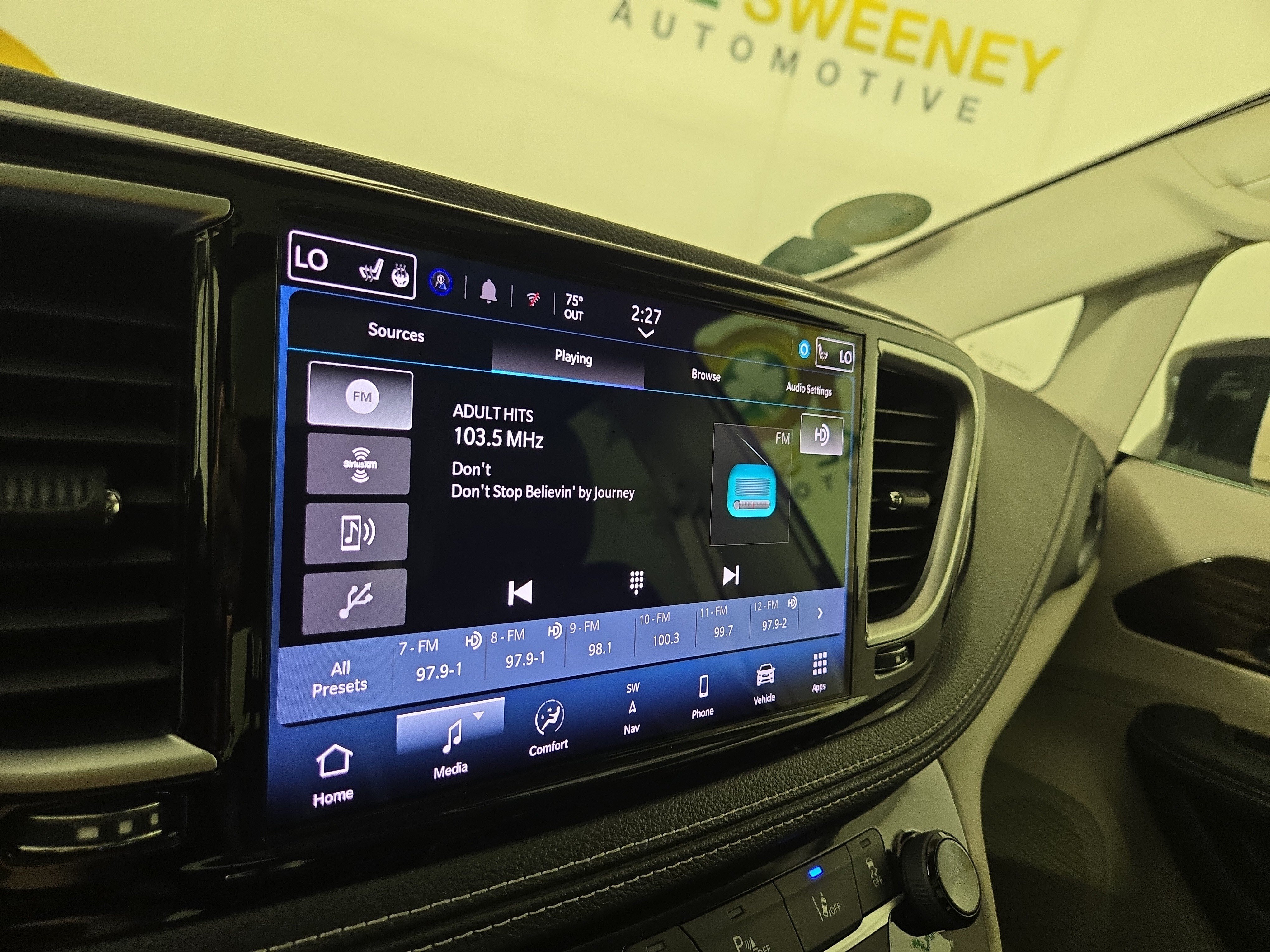 Used 2024 Chrysler Pacifica Limited FWD image 20