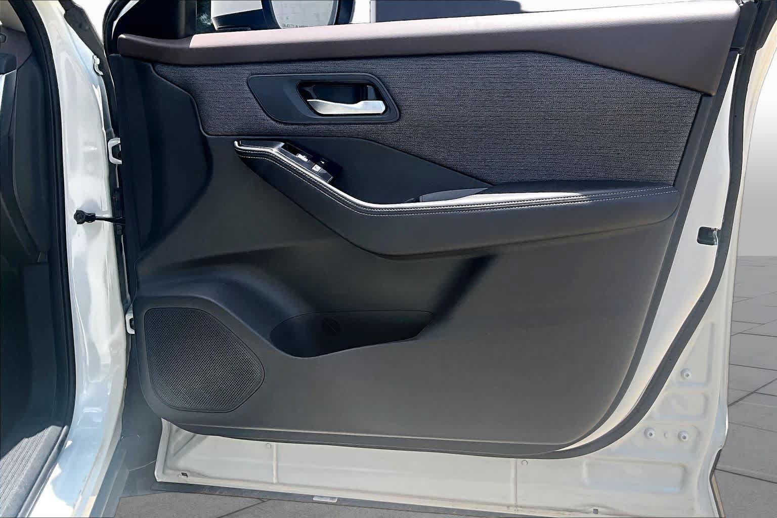 Certified 2023 Nissan Rogue SV FWD image 23