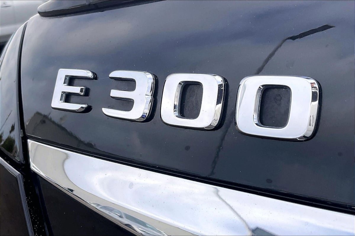Used 2017 Mercedes-Benz E 300 image 6