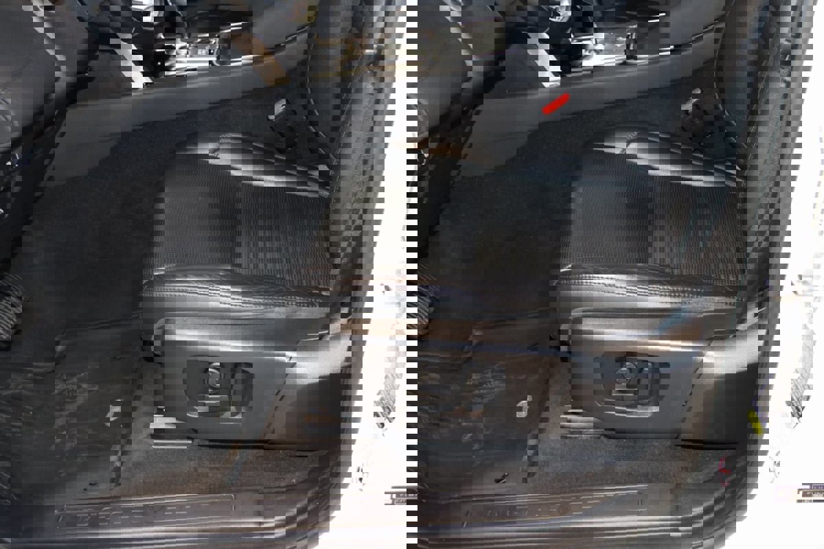 Used 2020 Land Rover Discovery Sport S image 33