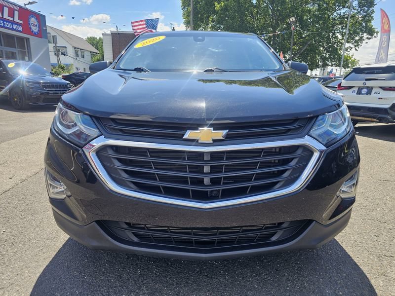 Used 2020 Chevrolet Equinox LS w/ LS Convenience Package FWD image 2