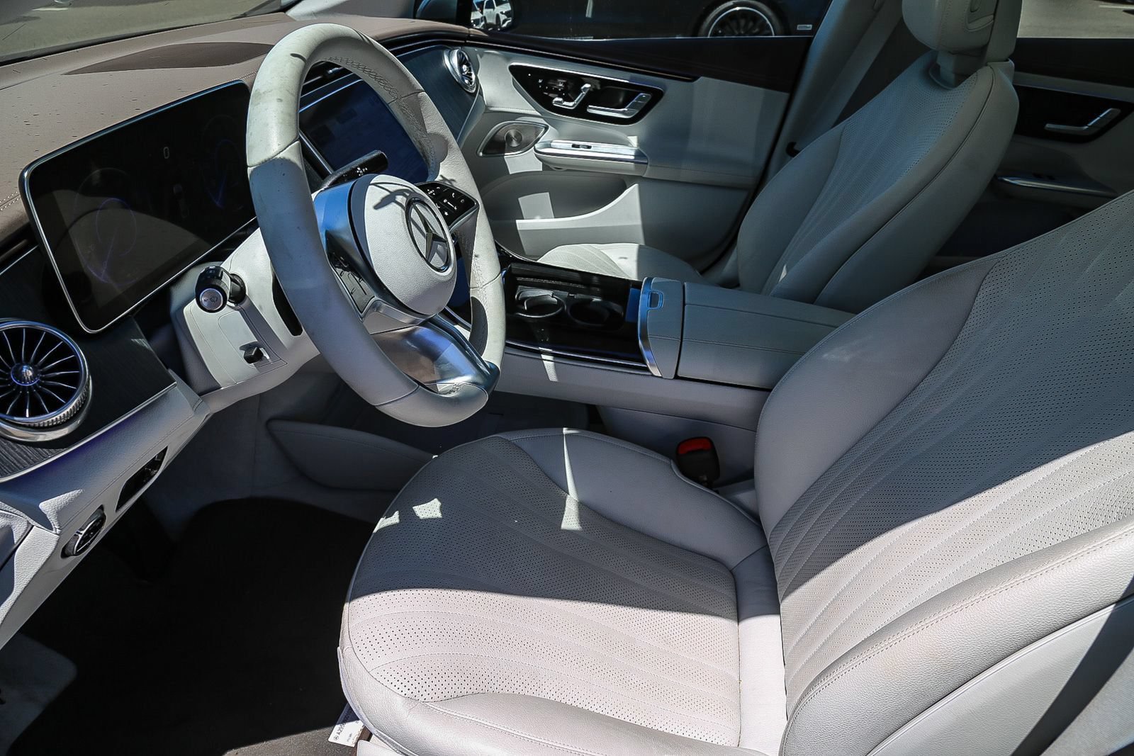 Used 2023 Mercedes-Benz EQE 500 4MATIC Sedan image 5