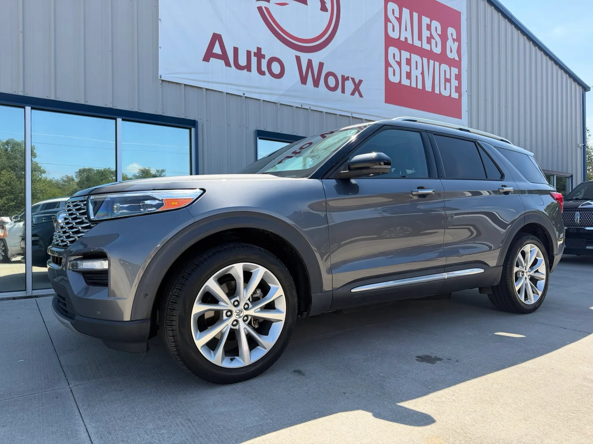 Used 2021 Ford Explorer Platinum w/ Equipment Group 601A AWD/4WD image 22