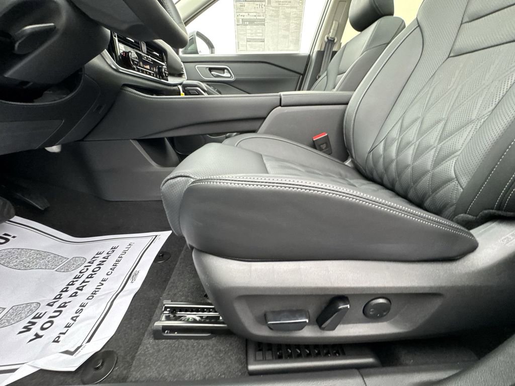 New 2026 Nissan Rogue Platinum w/ Platinum Premium Package image 12