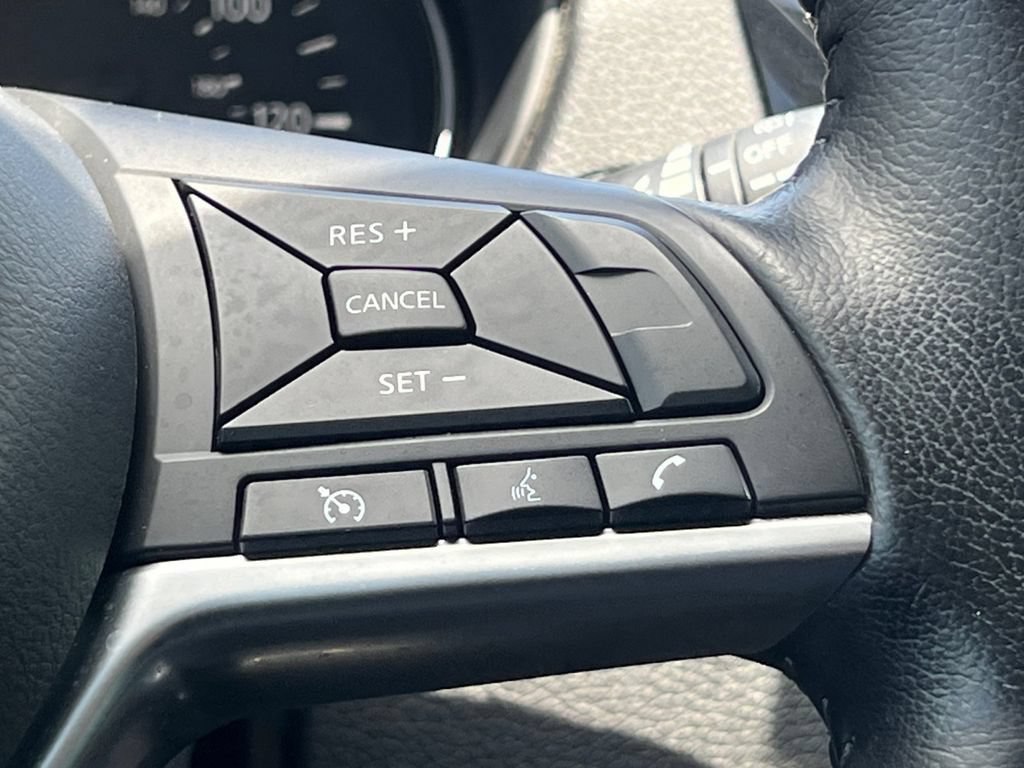 Used 2021 Nissan Rogue Sport SV FWD image 12