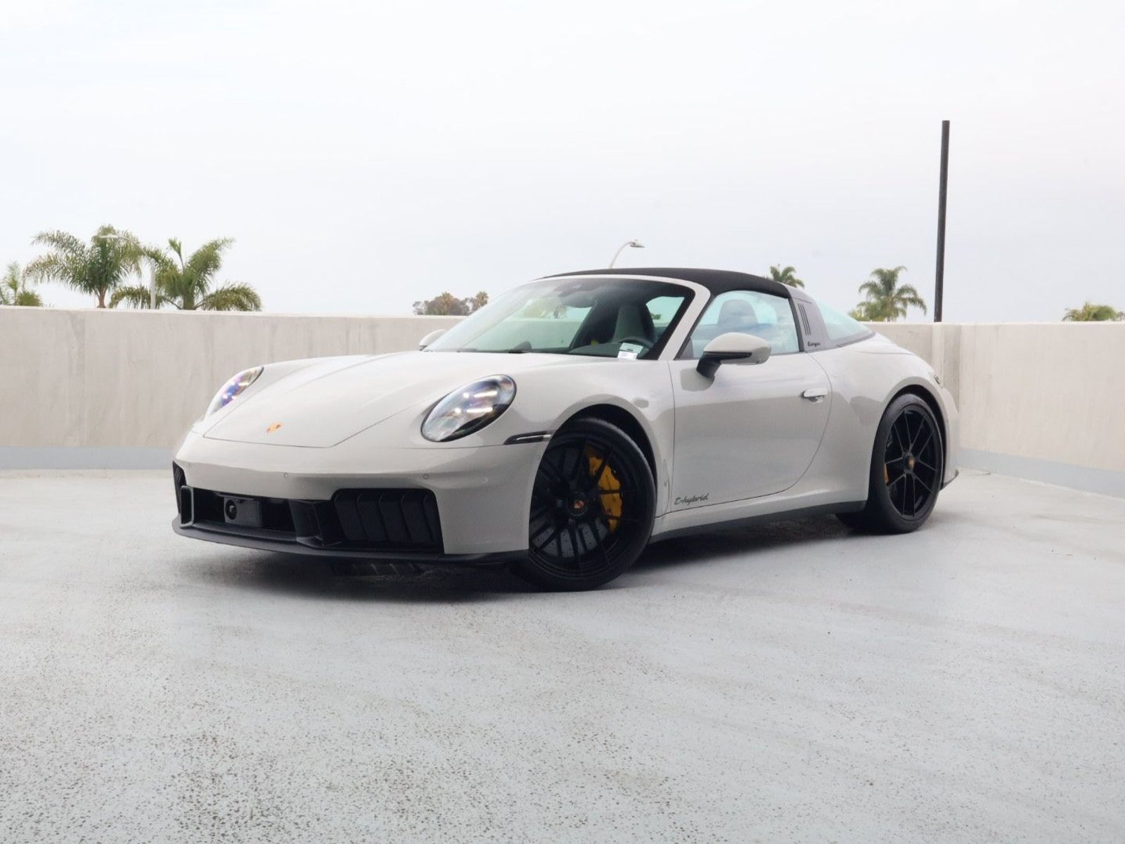 Certified 2025 Porsche 911 Targa 4 GTS AWD/4WD image 1