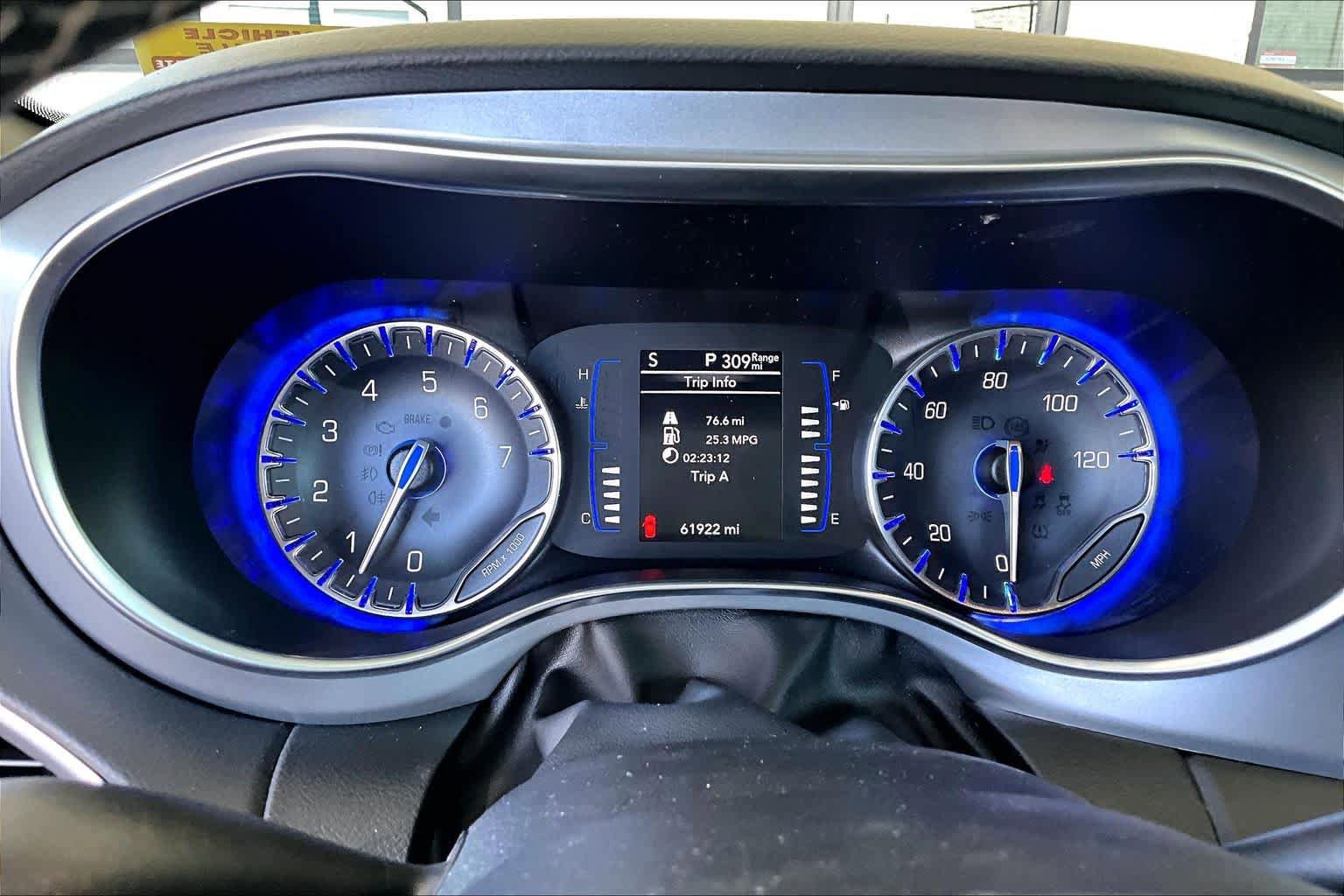 Used 2019 Chrysler Pacifica Touring Plus w/ S Appearance Package FWD image 25