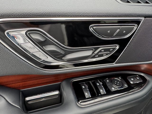 Used 2022 Lincoln Navigator Reserve w/ Monochromatic Package image 16