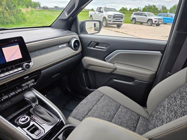 Used 2024 Chevrolet Colorado ZR2 w/ Technology Package AWD/4WD image 41