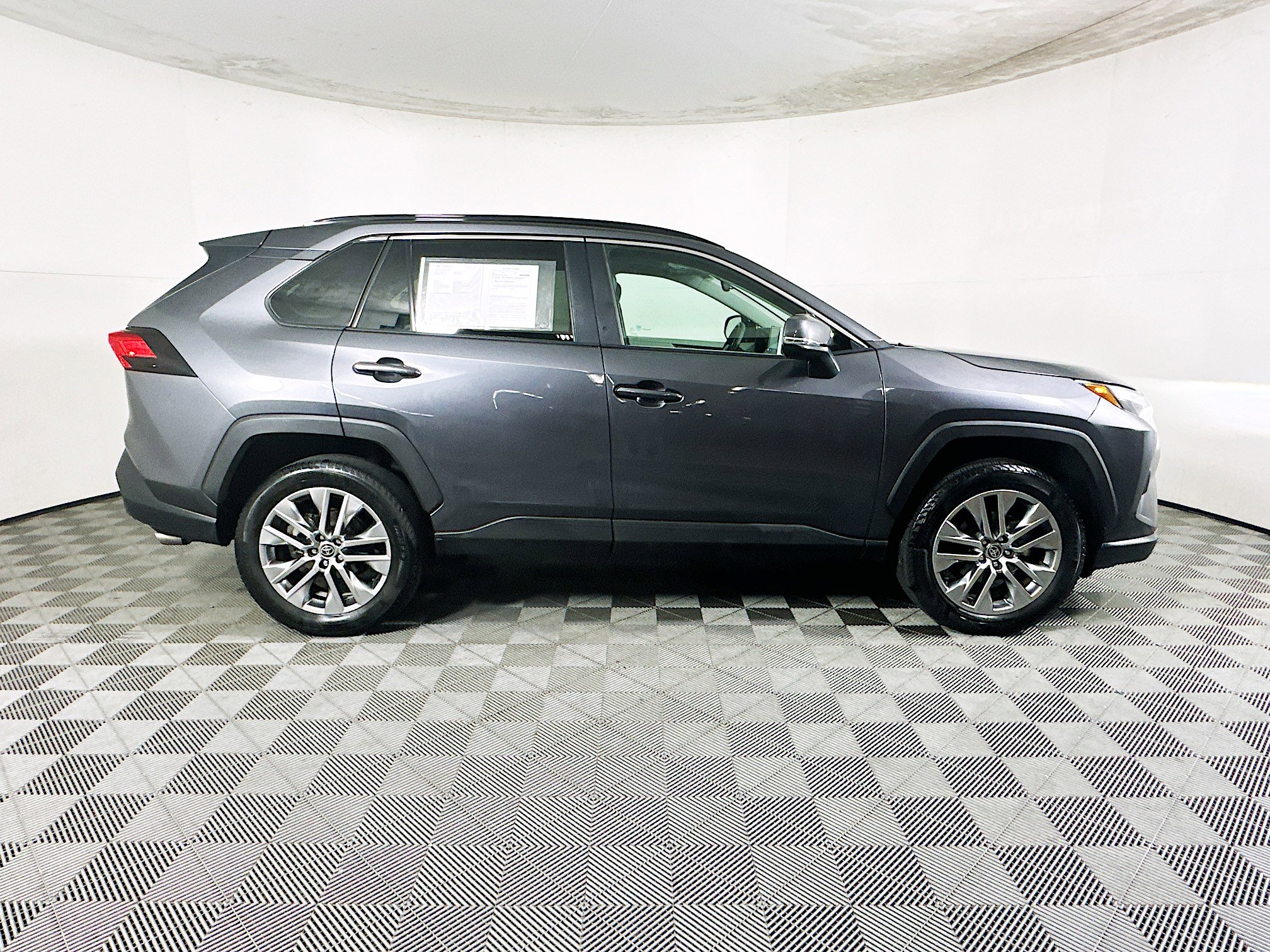 Used 2023 Toyota RAV4 XLE Premium image 2