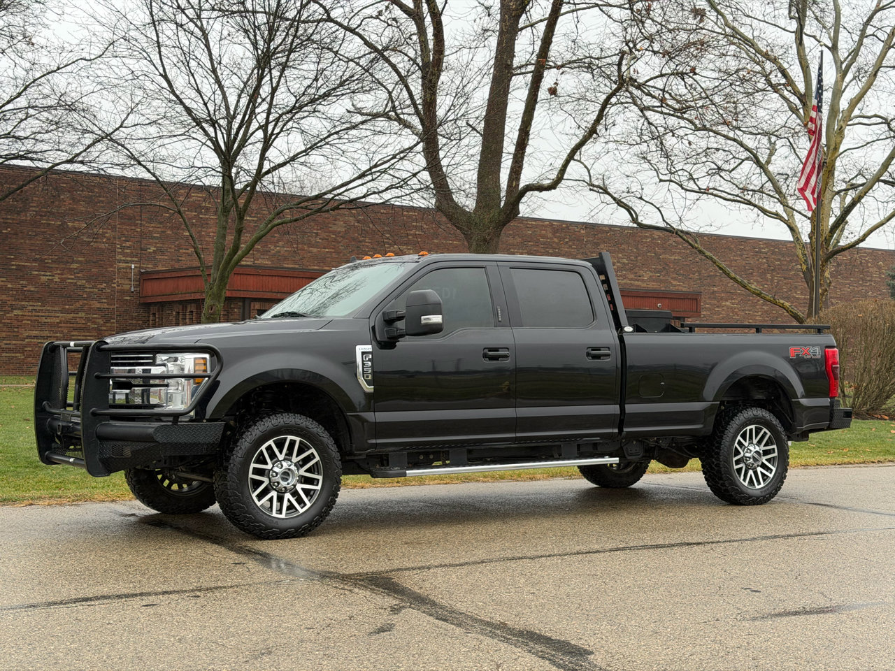 Used 2019 Ford F350 Lariat image 2