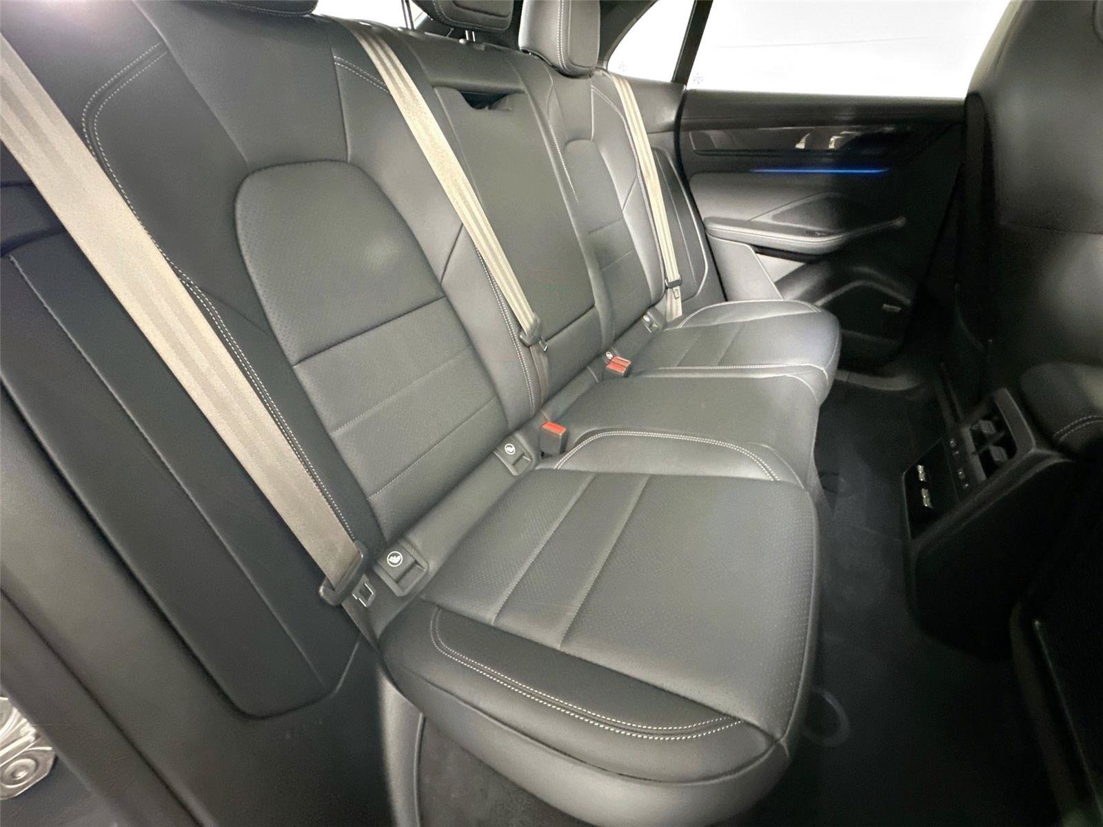 Certified 2025 Porsche Macan Turbo Electric AWD/4WD image 27