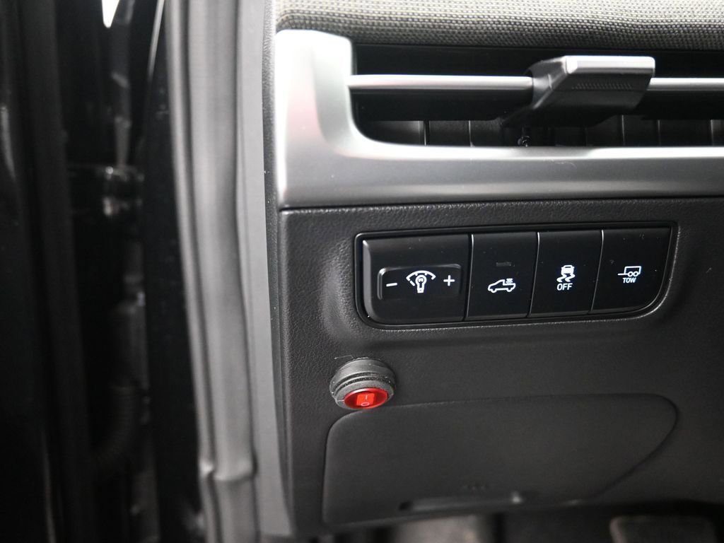 Used 2025 Hyundai Santa Cruz Limited image 21